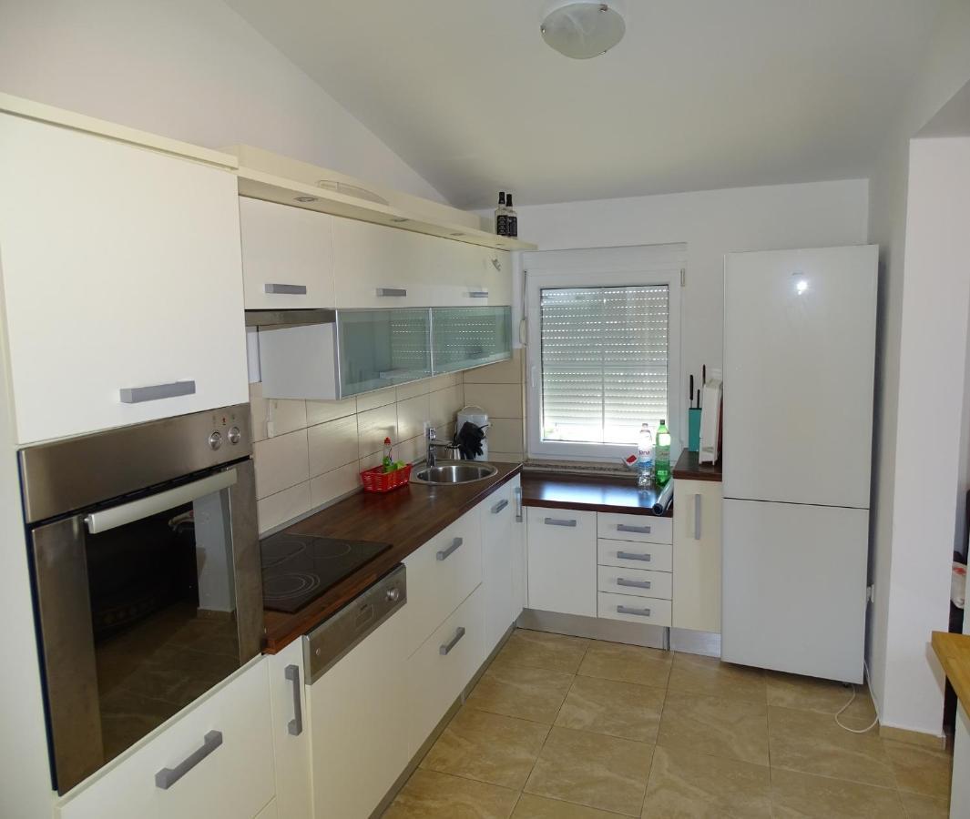 Apartmani David Vir Bagian luar foto