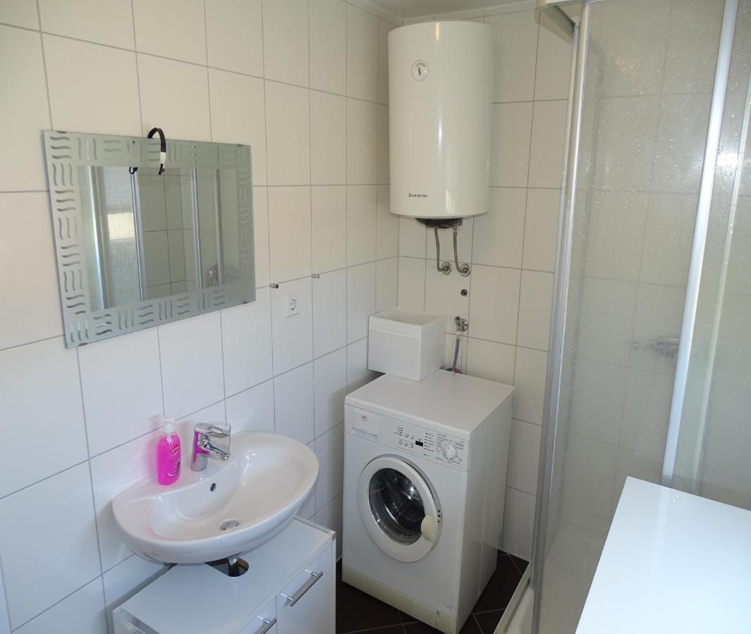Apartmani David Vir Bagian luar foto